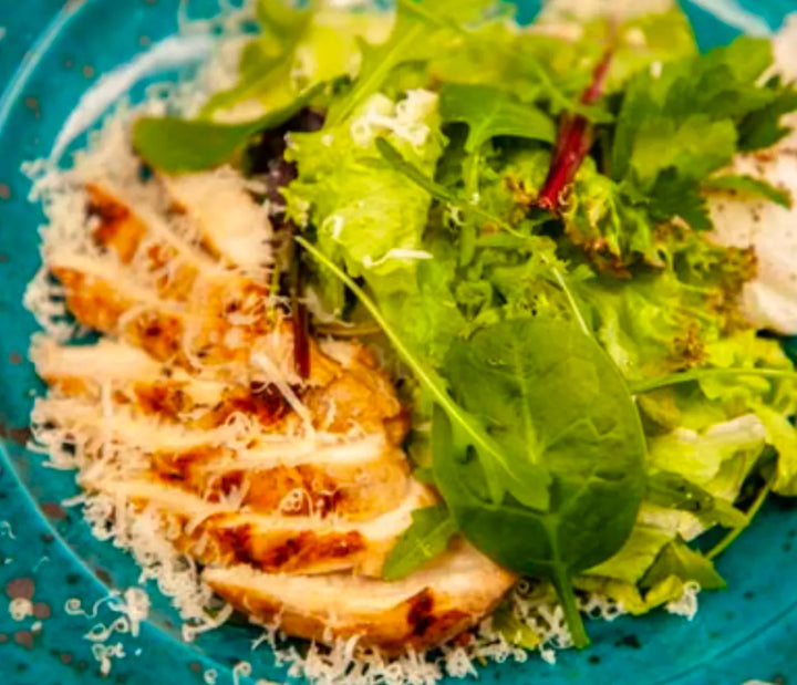 Salat mit Hähnchenbrust - gesund, eiweißreich und lecker
